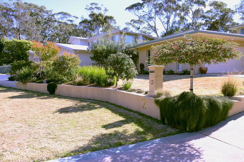 Pelican Beach House Narrawallee - Your Accommodation 3
