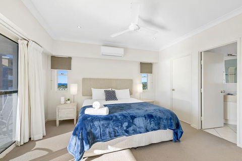 Penthouse - Private Rooftop Spa - Your Accommodation 3
