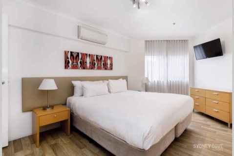 Perfect City Location. Immaculate Apartment With Parking - Your Accommodation 2