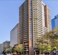 Perfect City location. Immaculate Apartment with Parking - Your Accommodation