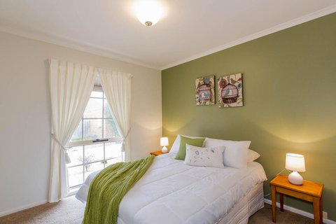 PERFECT ON PYMBLE AVE - Your Accommodation 1