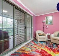 Pet Friendly Home - Pool  Parking - Tennis Court - Your Accommodation