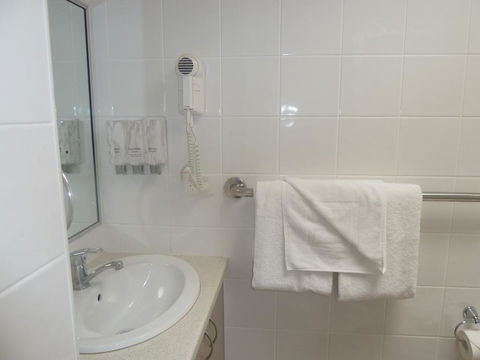 Pioneer Lodge Motel - Your Accommodation 3