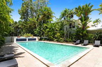 Plantation House 1 Spacious 4 Bedroom House Near Beach WIFI Netflix Telstra TV Playground Pool BBQ