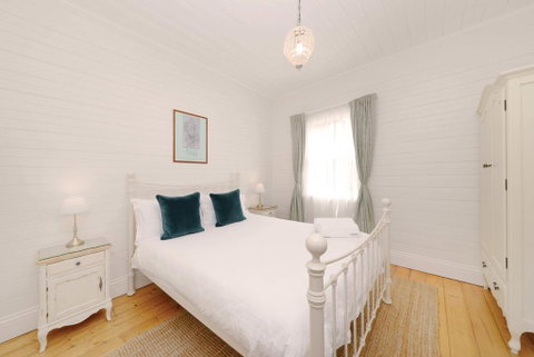 Poet's Cottage - Fireplace, Close To Treks - Your Accommodation 3