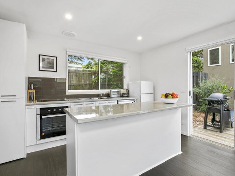 Point Roadknight Villa 3 - Your Accommodation 0