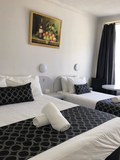 Queanbeyan Motel - Your Accommodation 1