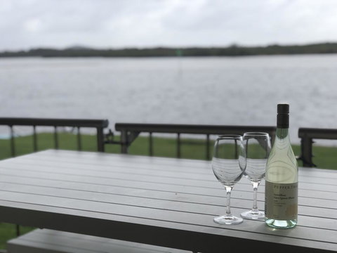 Quiet River Front Escape Walk To Ocean Street & Shops - Your Accommodation 3