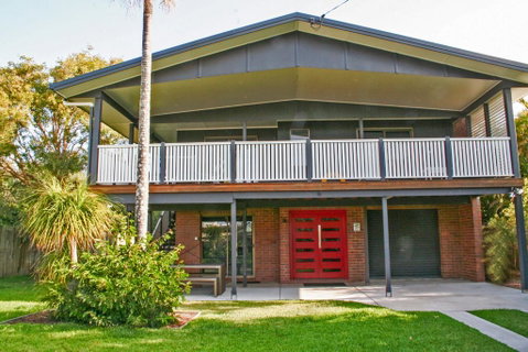 Red Door Beach House - Marcoola Beach - PET FRIENDLY, FOXTEL, WIFI, 500 BOND, Linen Supplied - Your Accommodation 0