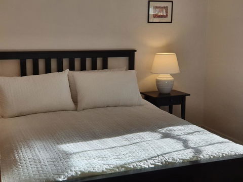 Redruth - 2 Bedroom Cottage Situated In Wandiligong - Your Accommodation 3