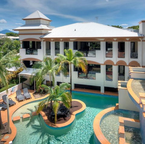 REGAL 32 APARTMENT - SPA BATH - Macrossan St - Your Accommodation 0