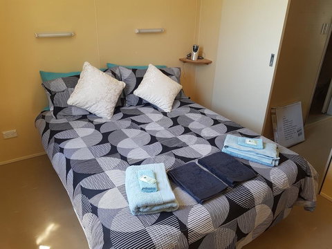 Rocks Retreat Cabin 3 - Lobster - Your Accommodation 1