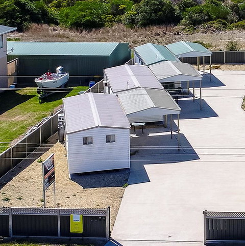 Rocks Retreat Cabin 3 - Lobster - Your Accommodation 3
