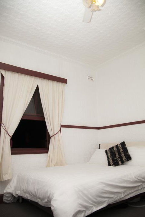 Royal Mail Hotel Jerilderie - Your Accommodation 3