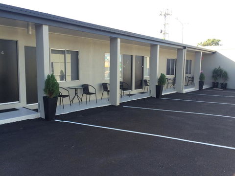 Sails On Main - Your Accommodation 1