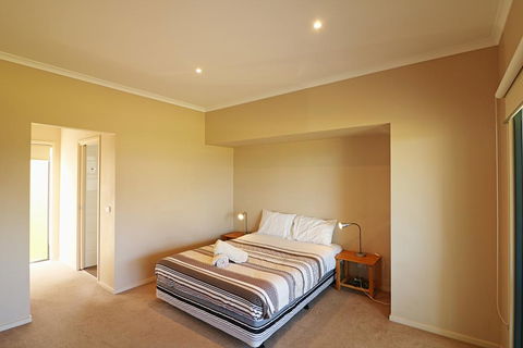 Saltwater Apartments - Your Accommodation 2