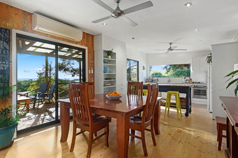 Sandy Feet Retreat - 13 Scenic View Drive - Your Accommodation 1