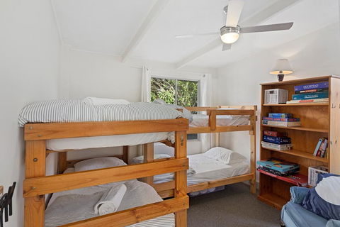 Sandy Feet Retreat - 13 Scenic View Drive - Your Accommodation 3