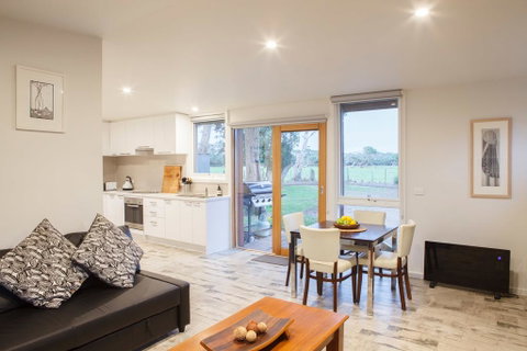 Sandy Point Hideaway - Your Accommodation 0