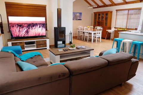 Sea Esta - Town & Beach On Your Doorstep - Your Accommodation 2