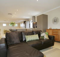 Seal 4 Bedroom House by Shoalwater Executive Homes - Your Accommodation