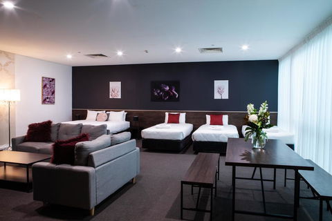 Sfera's Park Suites & Convention Centre - Your Accommodation 2