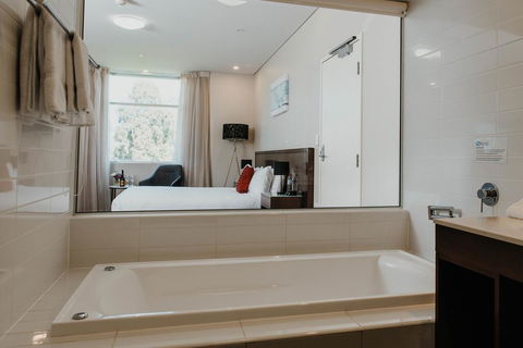 Sfera's Park Suites & Convention Centre - Your Accommodation 1