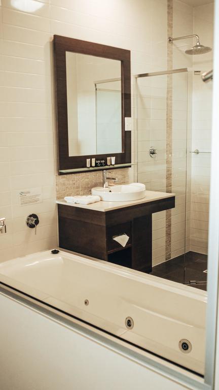 Sfera's Park Suites & Convention Centre - Your Accommodation 3