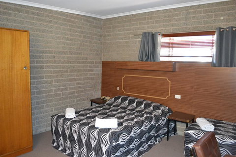 Shamrock Hotel Motel Balranald - Your Accommodation 2