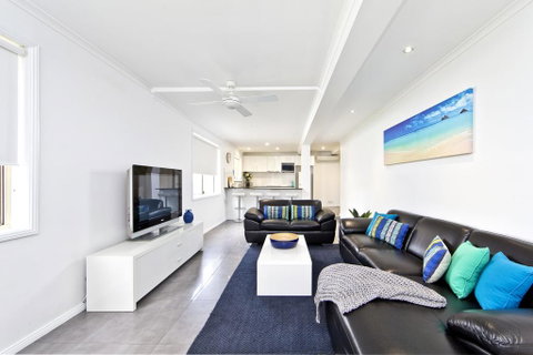 Shells On The Shore Holiday Accomm - Dolphins - Your Accommodation 1
