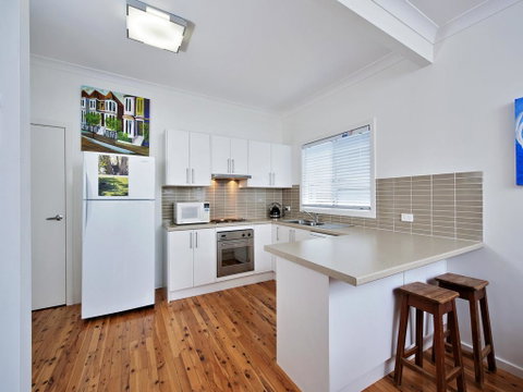 Short Street, 4, The Beach Cottage - Your Accommodation 2