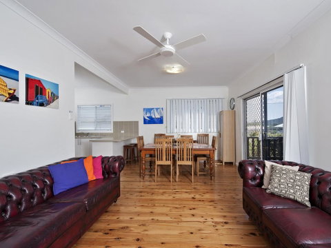 Short Street, 4, The Beach Cottage - Your Accommodation 0