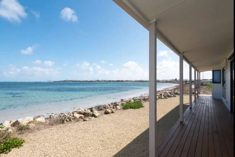 Smart Beach House @ Pelican Point - Your Accommodation 1