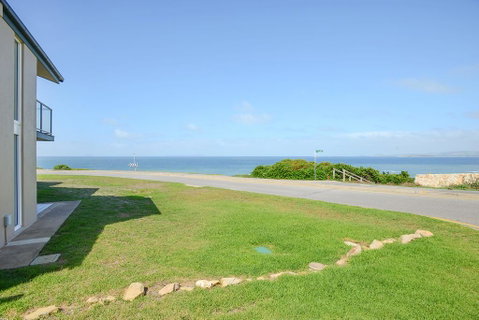South Seas Beachfront Apartments - Your Accommodation 1