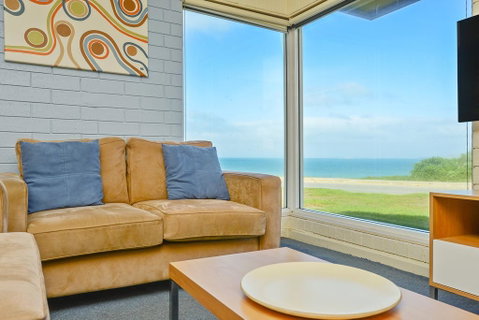 South Seas Beachfront Apartments - Your Accommodation 2