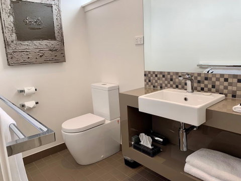 Sovereign Park Motor Inn - Your Accommodation 3
