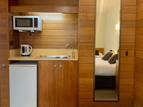 Sovereign Park Motor Inn - Your Accommodation 2