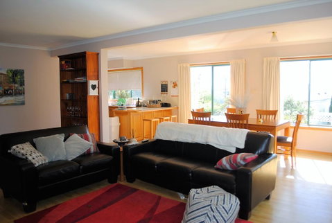Spacious And Central To CBD - Your Accommodation 0