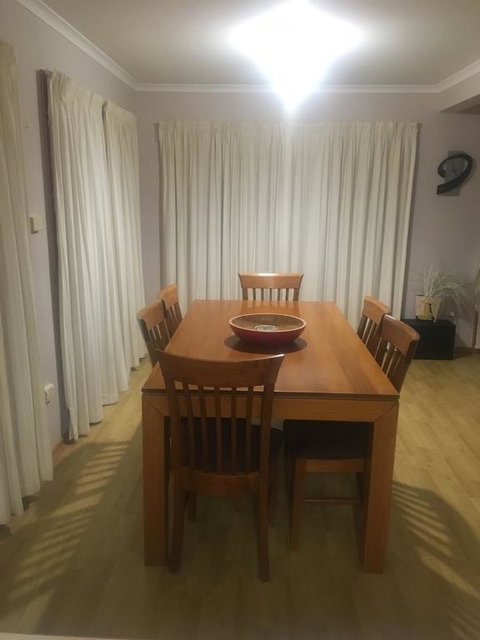 Spacious And Central To CBD - Your Accommodation 2
