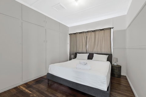Spacious Living On Victoria - Your Accommodation 3
