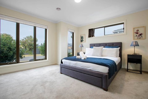 Spacious Lovely 5Beds Home@Point Cook - Your Accommodation 1
