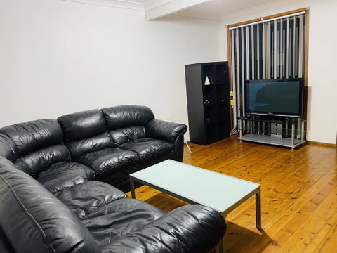 Spacious Townhouse In Wollongong - Your Accommodation 1