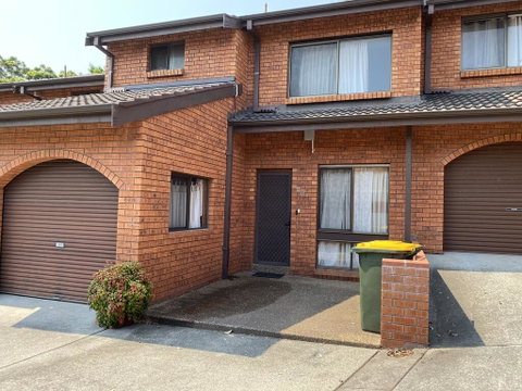 Spacious Townhouse In Wollongong - Your Accommodation 3