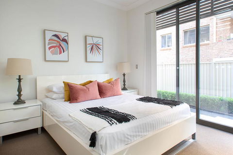 Spacious Two-Bedroom Apartment Near Hospital - Your Accommodation 1