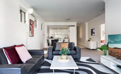 Spacious Two-Bedroom Apartment Near Hospital - Your Accommodation 0