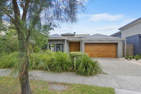 St Georges Sands Oasis 10 - Your Accommodation 0