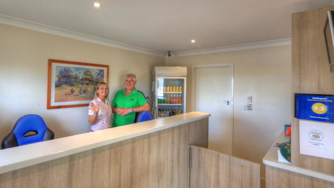 Starline Motor Inn - Your Accommodation 2