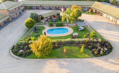 Statesman Motor Inn - Your Accommodation 2