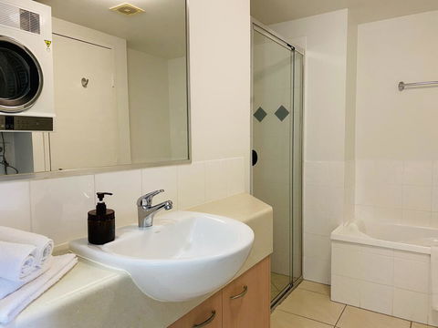 Steps From Mudjimba Beach 3 BR Apt Sunshine Coast With WIFI,Pool,Parking - Your Accommodation 2