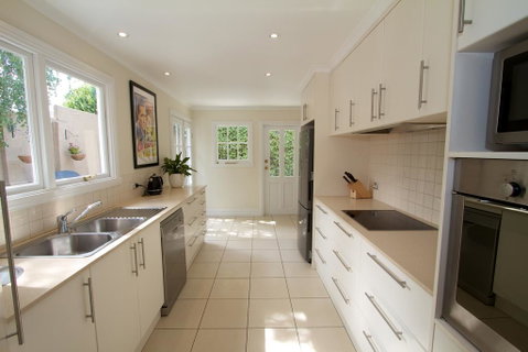Strahan House - Your Accommodation 2